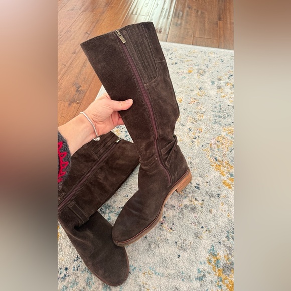 Clarcks Brown suede leather knee-high boots with buckle closure and side zipper - Picture 4 of 10